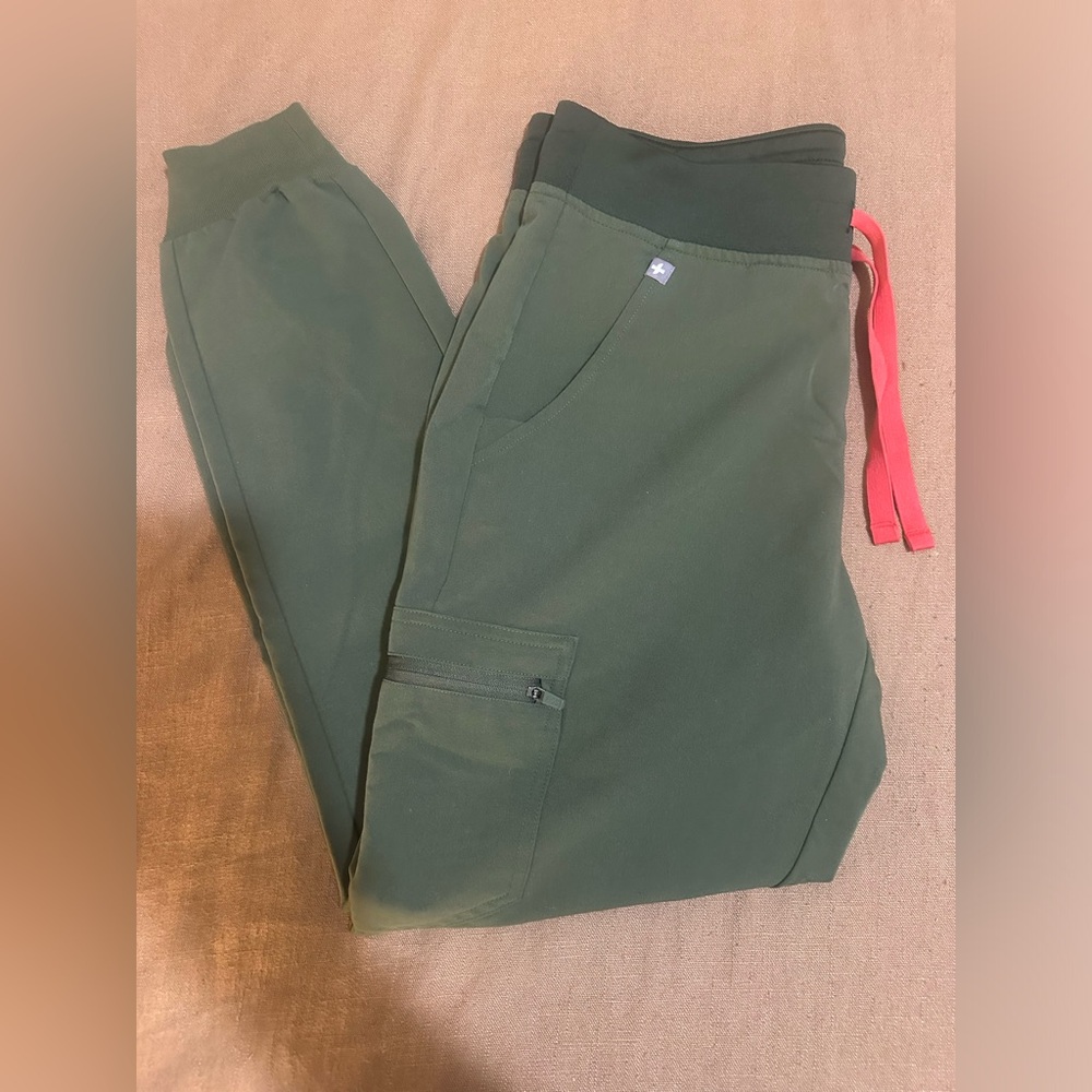 New - Olive Green Zamora High-Waisted Jogger Scrub Pants - Figs size S